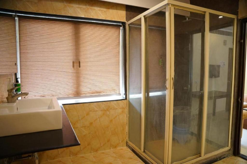 Blossoms Rooms Hotel Mdmr- Free Lunch Or Dinner- Lakdikapul Hyderabad Exterior photo