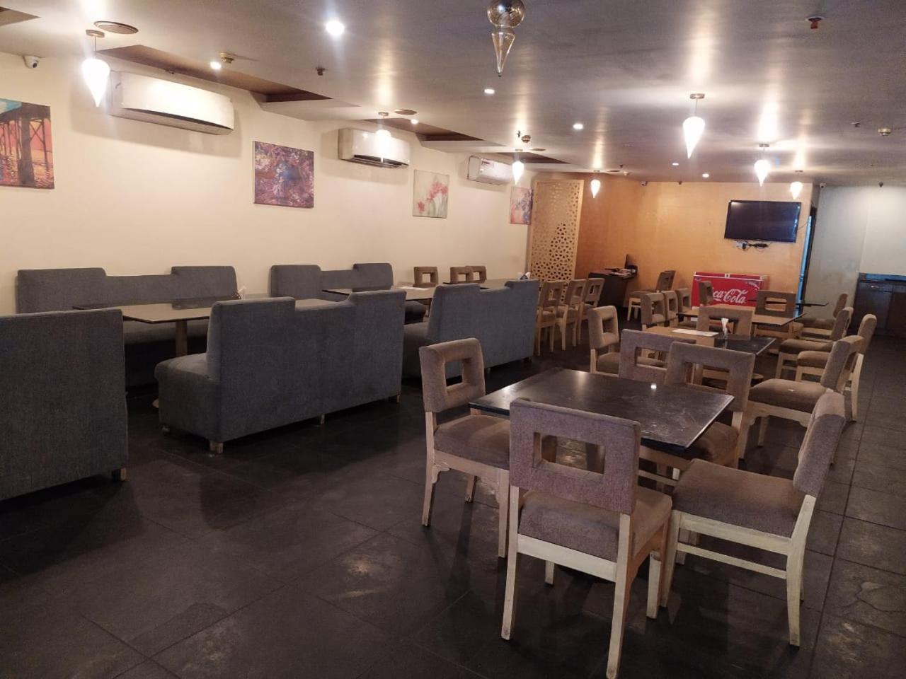 Blossoms Rooms Hotel Mdmr- Free Lunch Or Dinner- Lakdikapul Hyderabad Exterior photo
