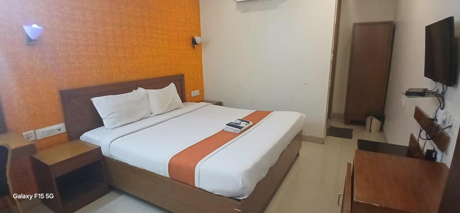 Blossoms Rooms Hotel Mdmr- Free Lunch Or Dinner- Lakdikapul Hyderabad Exterior photo