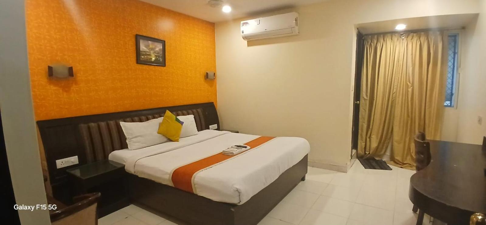 Blossoms Rooms Hotel Mdmr- Free Lunch Or Dinner- Lakdikapul Hyderabad Exterior photo